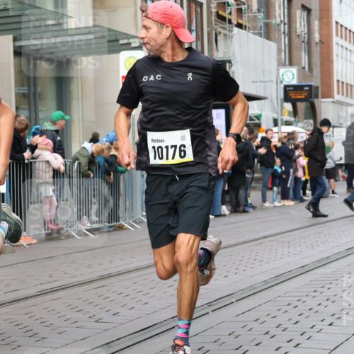 05.10.2025 - 20. swb-Marathon Bremen Strokosch-Dieckow http://msf.ph/oto/9231877 05.10.2025 10:39:41 Ziel 9213, 9922, 10052, 10171, 10175, 10176, 10276, 11335, 11567, 9213, 9922, 10052, 10171, 10175, 10176, 10276, 11335, 11567 meine-sportfotos.de