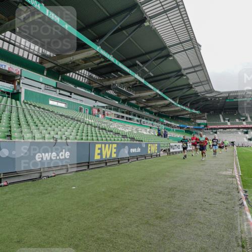 05.10.2025 - 20. swb-Marathon Bremen Michael Burmester http://msf.ph/oto/9231882 05.10.2025 12:52:00 Laufen im Stadion 750, 754, 914, 1029, 1064, 1120, 1314, 1550, 1552, 1701, 1748, 1911, 1926, 2279, 2283, 2350, 2447, 2526, 2595, 3033, 3041, 3178, 3626, 4260, 4652, 4687, 4781, 5068, 5108, 5416, 5459, 5675, 5847, 5910, 6367, 6773, 7012, 7031, 7293, 7313, 7419, 7713, 7723, 8066, 8218, 8534, 8558, 8682, 8701, 8740, 8780, 9115, 503, 601, 1037, 1499, 1577, 1689, 1909, 2493, 3267, 3419, 3608, 3661, 4032, 4104, 4654, 5551, 5838, 6066, 6210, 6401, 6477, 6775, 7723, 8083 meine-sportfotos.de