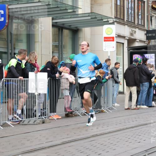 05.10.2025 - 20. swb-Marathon Bremen Strokosch-Dieckow http://msf.ph/oto/9231885 05.10.2025 10:39:42 Ziel 9213, 9922, 10052, 10171, 10175, 10176, 10276, 11335, 11567, 9213, 9922, 10052, 10171, 10175, 10176, 10276, 11335, 11567 meine-sportfotos.de