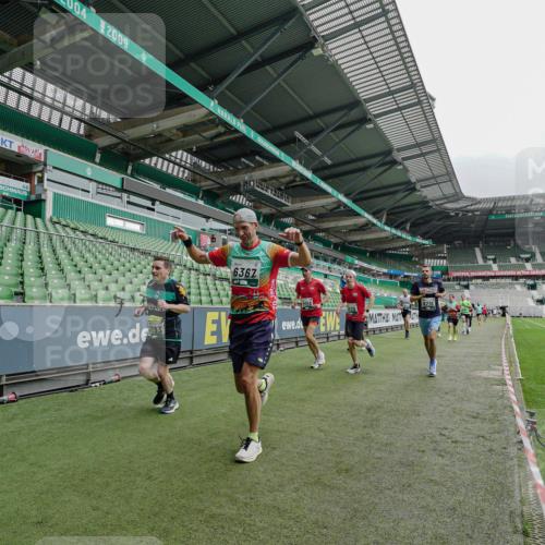 05.10.2025 - 20. swb-Marathon Bremen Michael Burmester http://msf.ph/oto/9231889 05.10.2025 12:52:03 Laufen im Stadion 750, 754, 914, 1029, 1064, 1120, 1314, 1550, 1552, 1748, 1911, 1926, 2279, 2283, 2350, 2447, 2526, 2595, 3033, 3041, 3178, 3626, 4260, 4652, 4687, 4781, 5068, 5108, 5416, 5459, 5675, 5847, 5910, 6367, 6773, 7012, 7031, 7293, 7313, 7419, 7713, 8066, 8218, 8534, 8558, 8682, 8701, 8740, 8780, 9115, 503, 1499, 1577, 1701, 1909, 2493, 2526, 3267, 3661, 4032, 4104, 4654, 5551, 6066, 6210, 6775, 7723, 8083 meine-sportfotos.de