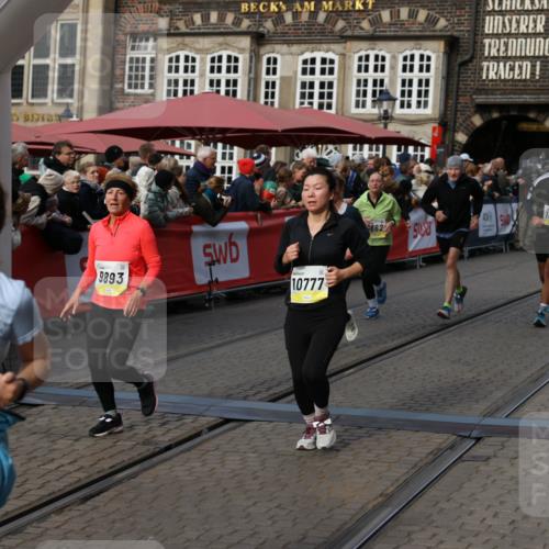 05.10.2025 - 20. swb-Marathon Bremen Yannick Fuchs http://msf.ph/oto/9231909 05.10.2025 11:03:09 Ziel 9229, 9644, 9661, 9662, 9893, 10777, 10876, 11312, 11376, 11735 meine-sportfotos.de