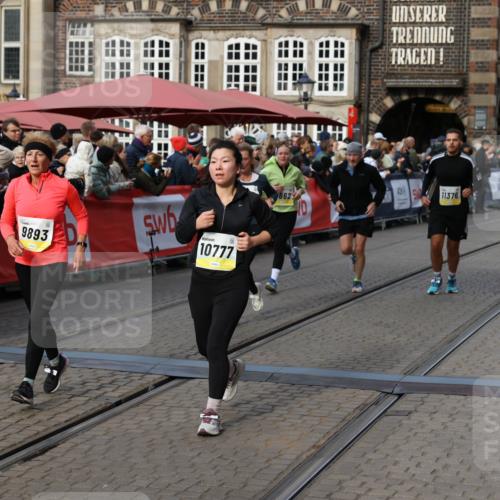 05.10.2025 - 20. swb-Marathon Bremen Yannick Fuchs http://msf.ph/oto/9231915 05.10.2025 11:03:09 Ziel 9229, 9644, 9661, 9662, 9893, 10777, 10876, 11312, 11376, 11735 meine-sportfotos.de