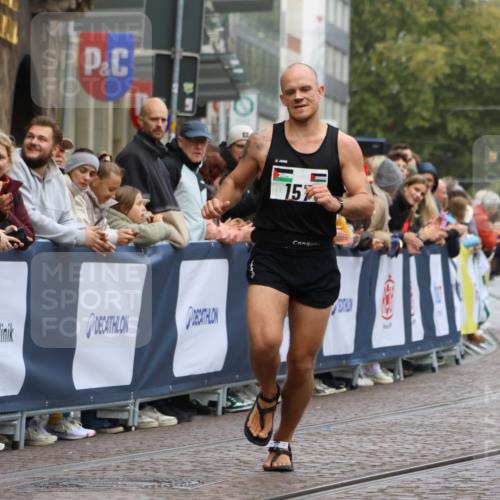 05.10.2025 - 20. swb-Marathon Bremen Strokosch-Dieckow http://msf.ph/oto/9231925 05.10.2025 12:31:13 Ziel 157 meine-sportfotos.de