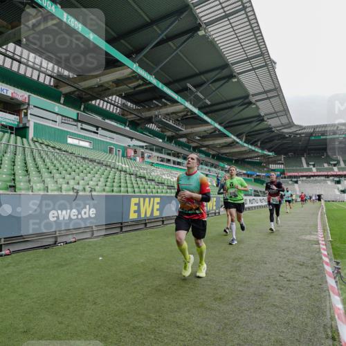 05.10.2025 - 20. swb-Marathon Bremen Michael Burmester http://msf.ph/oto/9231927 05.10.2025 12:52:07 Laufen im Stadion 754, 914, 1029, 1120, 1314, 1550, 1552, 1748, 1926, 2283, 2447, 2595, 3033, 3041, 3178, 3626, 4260, 4362, 4652, 4687, 4781, 5068, 5108, 5416, 5459, 5675, 5847, 5910, 6367, 6773, 7012, 7031, 7293, 7313, 7419, 7713, 8066, 8218, 8534, 8558, 8701, 8740, 8780, 9115, 503, 750, 1064, 1499, 1577, 1701, 1909, 1911, 2279, 2350, 2493, 2526, 3661, 4104, 4654, 5551, 6066, 6210, 6775, 7723, 8682, 8780 meine-sportfotos.de