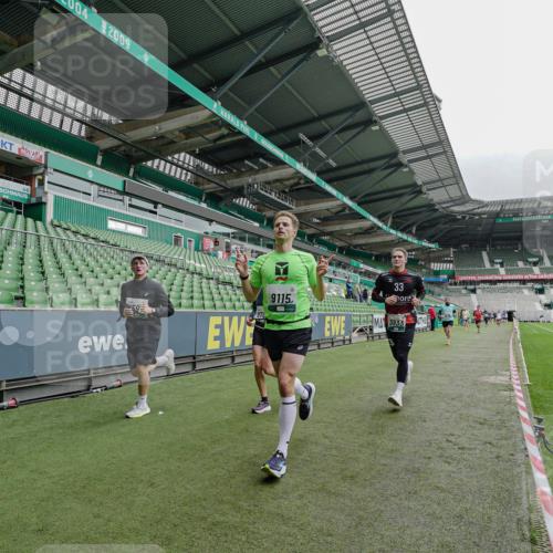 05.10.2025 - 20. swb-Marathon Bremen Michael Burmester http://msf.ph/oto/9231935 05.10.2025 12:52:09 Laufen im Stadion 754, 914, 1029, 1120, 1550, 1552, 1748, 1926, 2283, 2447, 2595, 3033, 3041, 3178, 3626, 4260, 4362, 4652, 4781, 5068, 5108, 5416, 5459, 5561, 5675, 5847, 5910, 6367, 6773, 7012, 7031, 7293, 7313, 7419, 7634, 7713, 8218, 8534, 8558, 8701, 8740, 9115, 503, 750, 1064, 1314, 1499, 1577, 1701, 1911, 2279, 2350, 2493, 2526, 4104, 4654, 4687, 6066, 6210, 6775, 7723, 8066, 8682, 8780 meine-sportfotos.de