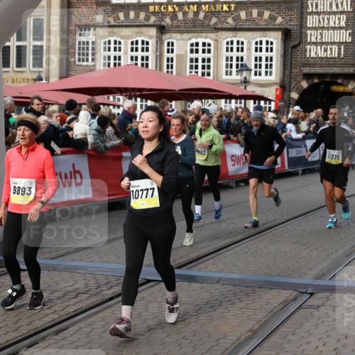 05.10.2025 - 20. swb-Marathon Bremen Yannick Fuchs http://msf.ph/oto/9231941 05.10.2025 11:03:09 Ziel 9229, 9644, 9661, 9662, 9893, 10777, 10876, 11312, 11376, 11735 meine-sportfotos.de