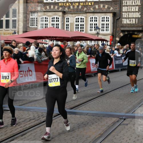 05.10.2025 - 20. swb-Marathon Bremen Yannick Fuchs http://msf.ph/oto/9231950 05.10.2025 11:03:09 Ziel 9229, 9644, 9661, 9662, 9893, 10777, 10876, 11312, 11376, 11735 meine-sportfotos.de