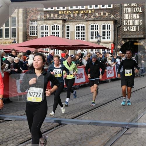 05.10.2025 - 20. swb-Marathon Bremen Yannick Fuchs http://msf.ph/oto/9231957 05.10.2025 11:03:10 Ziel 9229, 9661, 9662, 9893, 10185, 10777, 10876, 11376, 11735 meine-sportfotos.de
