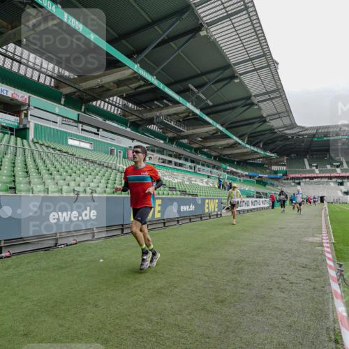 05.10.2025 - 20. swb-Marathon Bremen Michael Burmester http://msf.ph/oto/9231971 05.10.2025 12:52:17 Laufen im Stadion 615, 754, 793, 914, 1029, 1120, 1298, 1550, 1552, 1926, 2595, 3033, 3041, 3178, 3626, 4362, 4652, 4781, 4914, 5068, 5108, 5416, 5447, 5459, 5561, 5675, 5847, 6367, 6630, 6773, 7012, 7031, 7277, 7293, 7313, 7416, 7419, 7634, 7773, 8218, 8534, 8558, 8580, 8701, 8740, 8921, 9115, 10338, 750, 1064, 1314, 1577, 1701, 1748, 1911, 2279, 2283, 2350, 2447, 2526, 4260, 4687, 5910, 6210, 6775, 7713, 7723, 8066, 8682, 8740, 8780 meine-sportfotos.de