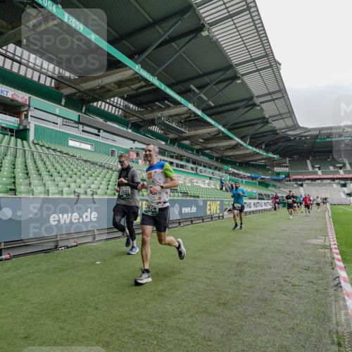 05.10.2025 - 20. swb-Marathon Bremen Michael Burmester http://msf.ph/oto/9231991 05.10.2025 12:52:23 Laufen im Stadion 615, 754, 793, 1029, 1298, 1431, 1550, 1552, 1926, 2595, 3033, 3041, 3178, 3626, 4362, 4781, 4805, 4914, 5068, 5108, 5416, 5447, 5459, 5561, 5675, 5847, 6367, 6630, 6677, 6773, 7012, 7031, 7277, 7293, 7313, 7416, 7419, 7634, 7773, 7975, 8218, 8349, 8534, 8558, 8580, 8701, 8921, 9115, 10338, 750, 754, 914, 1064, 1120, 1314, 1748, 1911, 2279, 2283, 2350, 2447, 2526, 4260, 4652, 4687, 5910, 7713, 8066, 8682, 8740, 8780 meine-sportfotos.de