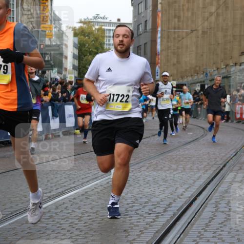 05.10.2025 - 20. swb-Marathon Bremen Strokosch-Dieckow http://msf.ph/oto/9231995 05.10.2025 10:53:01 Ziel 9187, 9650, 9918, 10064, 10128, 10539, 10779, 11259, 11300, 11398, 11411, 11450, 11722 meine-sportfotos.de