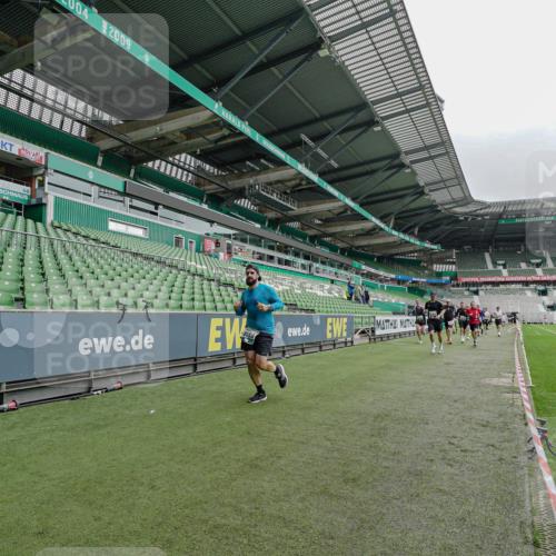 05.10.2025 - 20. swb-Marathon Bremen Michael Burmester http://msf.ph/oto/9232000 05.10.2025 12:52:24 Laufen im Stadion 615, 793, 1029, 1298, 1431, 1550, 1552, 1926, 2595, 3033, 3041, 3178, 3626, 4362, 4781, 4805, 4914, 5068, 5108, 5416, 5447, 5459, 5561, 5675, 5847, 6367, 6630, 6677, 6773, 7012, 7031, 7277, 7293, 7313, 7416, 7419, 7634, 7773, 7975, 8218, 8349, 8534, 8558, 8580, 8701, 8921, 9115, 10338, 750, 754, 914, 1064, 1120, 1314, 1748, 1911, 2279, 2283, 2350, 2447, 4260, 4652, 4687, 5847, 5910, 6773, 7713, 8066, 8682, 8740, 8780 meine-sportfotos.de