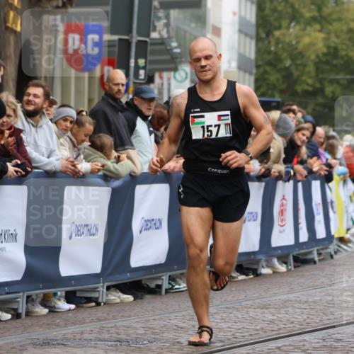 05.10.2025 - 20. swb-Marathon Bremen Strokosch-Dieckow http://msf.ph/oto/9232001 05.10.2025 12:31:13 Ziel 157 meine-sportfotos.de