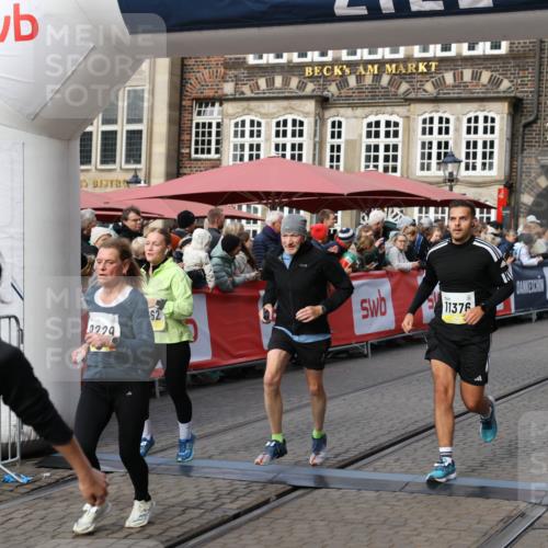 05.10.2025 - 20. swb-Marathon Bremen Yannick Fuchs http://msf.ph/oto/9232024 05.10.2025 11:03:11 Ziel 9229, 9593, 9661, 9662, 9893, 10185, 10777, 10876, 11376, 11735 meine-sportfotos.de