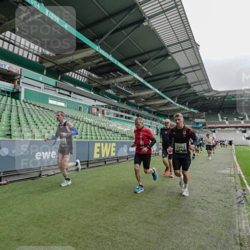 05.10.2025 - 20. swb-Marathon Bremen Michael Burmester http://msf.ph/oto/9232027 05.10.2025 12:52:29 Laufen im Stadion 550, 590, 615, 793, 1029, 1298, 1431, 1550, 1552, 1600, 2595, 3033, 3041, 3178, 3626, 4218, 4362, 4746, 4805, 4914, 4935, 5068, 5108, 5416, 5447, 5459, 5561, 5675, 6367, 6630, 6677, 7012, 7031, 7277, 7293, 7313, 7416, 7419, 7634, 7773, 7975, 8218, 8297, 8349, 8534, 8558, 8580, 8701, 8921, 9115, 10338, 754, 914, 1120, 1748, 1926, 2283, 2447, 4260, 4652, 4781, 5847, 5910, 6773, 7713, 8740 meine-sportfotos.de