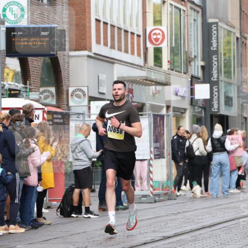 05.10.2025 - 20. swb-Marathon Bremen Strokosch-Dieckow http://msf.ph/oto/9232032 05.10.2025 10:40:01 Ziel 10070, 10565, 10658, 10686, 10070, 10565, 10658, 10686 meine-sportfotos.de