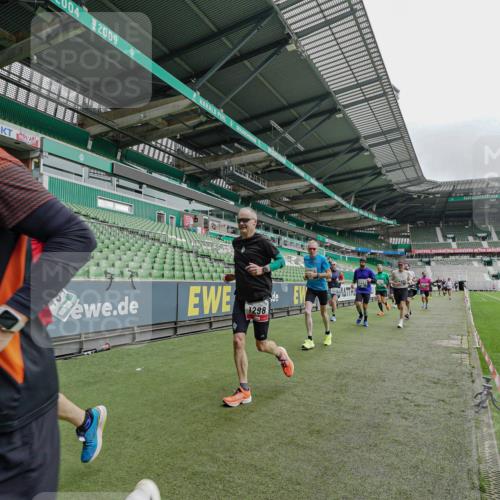 05.10.2025 - 20. swb-Marathon Bremen Michael Burmester http://msf.ph/oto/9232039 05.10.2025 12:52:29 Laufen im Stadion 550, 590, 615, 793, 1029, 1298, 1431, 1550, 1552, 1600, 2595, 3033, 3041, 3178, 3626, 4218, 4362, 4746, 4805, 4914, 4935, 5068, 5108, 5416, 5447, 5459, 5561, 5675, 6367, 6630, 6677, 7012, 7031, 7277, 7293, 7313, 7416, 7419, 7634, 7773, 7975, 8218, 8297, 8349, 8534, 8558, 8580, 8701, 8921, 9115, 10338, 754, 914, 1120, 1748, 1926, 2283, 2447, 4260, 4652, 4781, 5847, 5910, 6773, 7713, 8740 meine-sportfotos.de