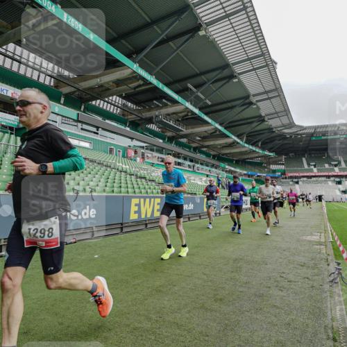 05.10.2025 - 20. swb-Marathon Bremen Michael Burmester http://msf.ph/oto/9232049 05.10.2025 12:52:30 Laufen im Stadion 550, 590, 615, 793, 1029, 1298, 1431, 1550, 1552, 1600, 2595, 3033, 3041, 3178, 3626, 4218, 4362, 4746, 4805, 4914, 4935, 5068, 5108, 5416, 5447, 5459, 5561, 5675, 6367, 6630, 6677, 7012, 7031, 7277, 7293, 7313, 7416, 7419, 7634, 7773, 7975, 8218, 8297, 8349, 8431, 8534, 8558, 8580, 8701, 8921, 9115, 10338, 754, 914, 1120, 1748, 1926, 2283, 2447, 4260, 4652, 4781, 5847, 5910, 6773, 7713, 8740 meine-sportfotos.de