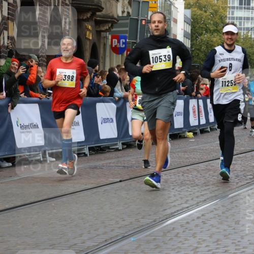 05.10.2025 - 20. swb-Marathon Bremen Strokosch-Dieckow http://msf.ph/oto/9232065 05.10.2025 10:53:03 Ziel 9187, 9650, 9703, 9918, 10064, 10128, 10349, 10466, 10539, 11259, 11300, 11398, 11411, 11450, 11722 meine-sportfotos.de