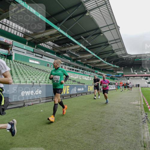 05.10.2025 - 20. swb-Marathon Bremen Michael Burmester http://msf.ph/oto/9232072 05.10.2025 12:52:33 Laufen im Stadion 550, 590, 615, 793, 1029, 1298, 1431, 1550, 1552, 1600, 2595, 3033, 3041, 3178, 3626, 4218, 4362, 4746, 4805, 4914, 4935, 5068, 5108, 5416, 5447, 5459, 5561, 5675, 5866, 6367, 6630, 6677, 7012, 7031, 7277, 7293, 7313, 7416, 7419, 7634, 7773, 7975, 8218, 8297, 8349, 8431, 8534, 8558, 8580, 8701, 8921, 9115, 10338, 754, 914, 1120, 1748, 1926, 2283, 2447, 4652, 4781, 5847, 5910, 6773, 8740 meine-sportfotos.de
