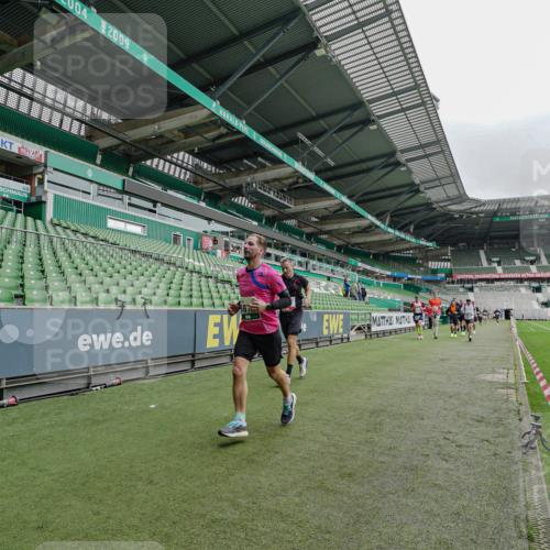 05.10.2025 - 20. swb-Marathon Bremen Michael Burmester http://msf.ph/oto/9232080 05.10.2025 12:52:34 Laufen im Stadion 550, 590, 615, 793, 1029, 1298, 1367, 1431, 1550, 1552, 1600, 2072, 2595, 3033, 3041, 3178, 3626, 4218, 4362, 4746, 4805, 4914, 4935, 5068, 5108, 5416, 5447, 5459, 5561, 5675, 5866, 6367, 6630, 6677, 7012, 7031, 7277, 7293, 7313, 7416, 7419, 7634, 7773, 7975, 8218, 8297, 8349, 8431, 8534, 8558, 8580, 8701, 8921, 9115, 10338, 754, 914, 1120, 1748, 1926, 2283, 2447, 4652, 4781, 5847, 6773, 8740 meine-sportfotos.de