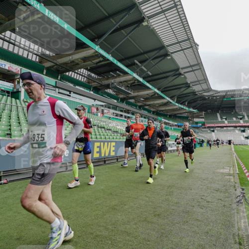05.10.2025 - 20. swb-Marathon Bremen Michael Burmester http://msf.ph/oto/9232110 05.10.2025 12:52:40 Laufen im Stadion 550, 590, 615, 793, 832, 1298, 1367, 1431, 1550, 1552, 1600, 2072, 2595, 3033, 3041, 3626, 4218, 4362, 4573, 4746, 4805, 4914, 4935, 5169, 5447, 5459, 5561, 5675, 5866, 6367, 6630, 6677, 7012, 7031, 7277, 7293, 7416, 7634, 7773, 7975, 8218, 8297, 8349, 8431, 8534, 8558, 8580, 8701, 8921, 9115, 10338, 754, 914, 1029, 1926, 3178, 4652, 4781, 5068, 5108, 5416, 5847, 6773, 7313, 7419, 8534 meine-sportfotos.de