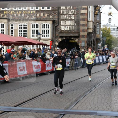 05.10.2025 - 20. swb-Marathon Bremen Yannick Fuchs http://msf.ph/oto/9232128 05.10.2025 11:03:12 Ziel 9229, 9300, 9593, 9661, 9662, 9893, 10185, 10777, 10876, 11376, 11682 meine-sportfotos.de