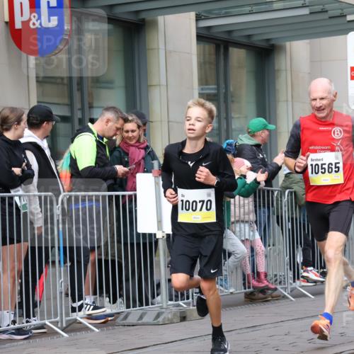 05.10.2025 - 20. swb-Marathon Bremen Strokosch-Dieckow http://msf.ph/oto/9232149 05.10.2025 10:40:12 Ziel 10070, 10161, 10229, 10565, 10658, 10686, 11114, 10070, 10161, 10229, 10565, 10658, 10686, 11114 meine-sportfotos.de