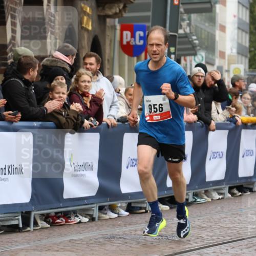 05.10.2025 - 20. swb-Marathon Bremen Strokosch-Dieckow http://msf.ph/oto/9232165 05.10.2025 12:31:42 Ziel 956, 1771 meine-sportfotos.de