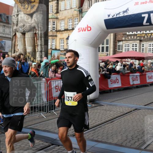 05.10.2025 - 20. swb-Marathon Bremen Yannick Fuchs http://msf.ph/oto/9232176 05.10.2025 11:03:13 Ziel 9229, 9300, 9593, 9661, 9662, 9893, 10185, 10777, 10876, 10996, 11376, 11682 meine-sportfotos.de