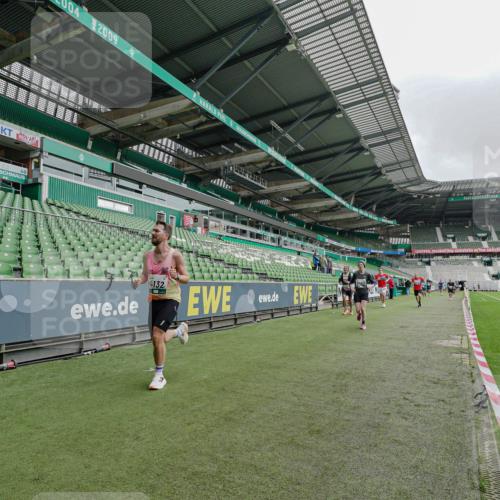 05.10.2025 - 20. swb-Marathon Bremen Michael Burmester http://msf.ph/oto/9232186 05.10.2025 12:52:55 Laufen im Stadion 248, 550, 590, 615, 793, 832, 1298, 1367, 1431, 1552, 1600, 1667, 2072, 2075, 2595, 3033, 4132, 4218, 4362, 4573, 4729, 4746, 4805, 4914, 4935, 5169, 5447, 5459, 5561, 5579, 5675, 5866, 6492, 6630, 6677, 7277, 7416, 7634, 7773, 7975, 8238, 8297, 8349, 8431, 8462, 8580, 8701, 8921, 9115, 10338, 1029, 1550, 3041, 3178, 3626, 5068, 5108, 5416, 6367, 7012, 7031, 7293, 7313, 7419, 8218, 8534, 8558, 8701, 9115 meine-sportfotos.de