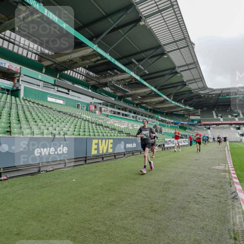 05.10.2025 - 20. swb-Marathon Bremen Michael Burmester http://msf.ph/oto/9232195 05.10.2025 12:52:56 Laufen im Stadion 248, 550, 590, 615, 793, 832, 1298, 1367, 1431, 1552, 1600, 1667, 2072, 2075, 2595, 3033, 4132, 4218, 4362, 4573, 4729, 4746, 4805, 4914, 4935, 5169, 5447, 5459, 5561, 5579, 5675, 5866, 6492, 6630, 6677, 7277, 7416, 7634, 7773, 7975, 8238, 8297, 8349, 8431, 8462, 8580, 8921, 10338, 1029, 1550, 3041, 3626, 5068, 5416, 6367, 7012, 7031, 7293, 7313, 7419, 8218, 8534, 8558, 8701, 9115 meine-sportfotos.de