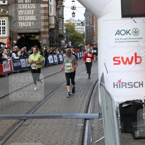 05.10.2025 - 20. swb-Marathon Bremen Yannick Fuchs http://msf.ph/oto/9232199 05.10.2025 11:03:13 Ziel 9229, 9300, 9593, 9661, 9662, 9893, 10185, 10777, 10876, 10996, 11376, 11682 meine-sportfotos.de