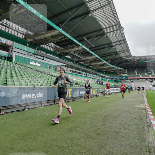 05.10.2025 - 20. swb-Marathon Bremen Michael Burmester http://msf.ph/oto/9232202 05.10.2025 12:52:57 Laufen im Stadion 248, 550, 590, 615, 793, 832, 1298, 1367, 1431, 1552, 1600, 1667, 2072, 2075, 2595, 3033, 4132, 4218, 4362, 4573, 4729, 4746, 4805, 4914, 4935, 5169, 5447, 5459, 5561, 5579, 5675, 5866, 6492, 6630, 6677, 7277, 7416, 7634, 7773, 7975, 8238, 8297, 8349, 8431, 8462, 8580, 8921, 10338, 1029, 1550, 2595, 3033, 3041, 3626, 5068, 5416, 6367, 7012, 7031, 7293, 7313, 8218, 8534, 8558, 8701, 9115 meine-sportfotos.de