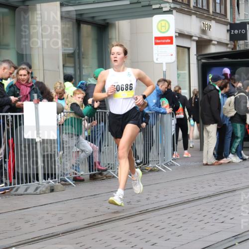 05.10.2025 - 20. swb-Marathon Bremen Strokosch-Dieckow http://msf.ph/oto/9232211 05.10.2025 10:40:16 Ziel 10070, 10161, 10229, 10565, 10686, 11114, 10070, 10161, 10229, 10565, 10686, 11114 meine-sportfotos.de