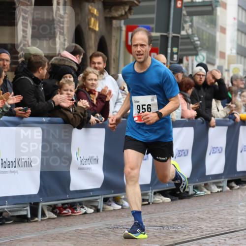 05.10.2025 - 20. swb-Marathon Bremen Strokosch-Dieckow http://msf.ph/oto/9232215 05.10.2025 12:31:43 Ziel 956, 1771 meine-sportfotos.de