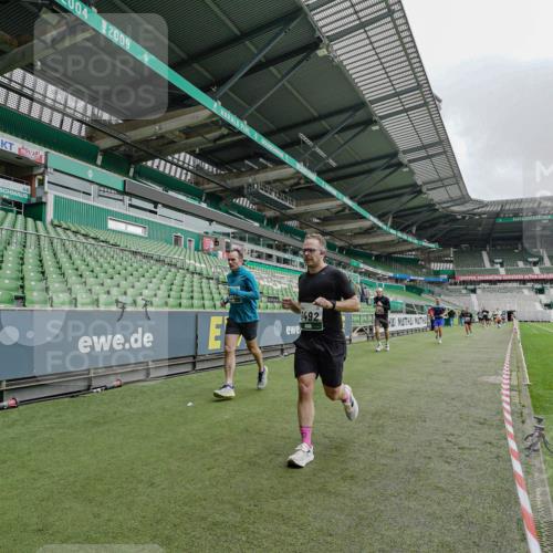 05.10.2025 - 20. swb-Marathon Bremen Michael Burmester http://msf.ph/oto/9232258 05.10.2025 12:53:05 Laufen im Stadion 248, 550, 590, 615, 793, 832, 869, 1298, 1367, 1431, 1538, 1600, 1667, 2072, 2075, 3553, 4132, 4218, 4573, 4729, 4746, 4805, 4914, 4935, 5169, 5447, 5561, 5579, 5866, 6492, 6630, 6677, 7255, 7277, 7408, 7416, 7634, 7773, 7975, 8238, 8297, 8349, 8431, 8462, 8580, 8709, 8921, 10338, 1550, 1552, 2595, 3033, 3041, 3626, 4362, 5459, 5675, 6367, 7012, 7293, 8218, 8558, 8701, 9115 meine-sportfotos.de