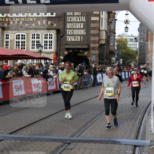 05.10.2025 - 20. swb-Marathon Bremen Yannick Fuchs http://msf.ph/oto/9232268 05.10.2025 11:03:14 Ziel 9229, 9300, 9593, 9661, 9662, 9893, 10185, 10777, 10996, 11376, 11682 meine-sportfotos.de