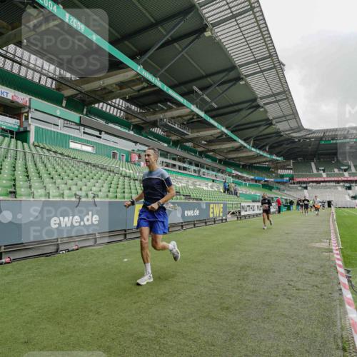 05.10.2025 - 20. swb-Marathon Bremen Michael Burmester http://msf.ph/oto/9232285 05.10.2025 12:53:09 Laufen im Stadion 248, 550, 590, 615, 793, 832, 869, 1298, 1367, 1431, 1538, 1600, 1667, 1868, 2072, 2075, 3553, 4132, 4218, 4573, 4729, 4746, 4805, 4914, 4935, 5169, 5425, 5447, 5579, 5866, 6492, 6630, 6677, 6806, 7255, 7277, 7408, 7416, 7634, 7773, 7975, 8238, 8297, 8349, 8431, 8462, 8580, 8709, 8921, 10338, 1550, 1552, 2595, 3033, 3041, 3626, 4362, 5459, 5561, 5675, 6367, 7012, 7293, 7634, 8218, 8701, 9115 meine-sportfotos.de