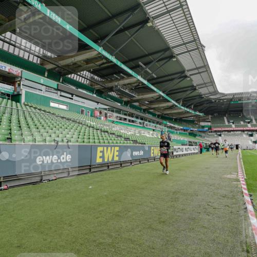 05.10.2025 - 20. swb-Marathon Bremen Michael Burmester http://msf.ph/oto/9232292 05.10.2025 12:53:11 Laufen im Stadion 248, 550, 590, 615, 793, 832, 869, 1298, 1367, 1431, 1538, 1600, 1656, 1667, 1868, 2050, 2072, 2075, 3553, 4132, 4218, 4573, 4729, 4746, 4805, 4914, 4935, 5169, 5425, 5447, 5579, 5866, 5944, 6492, 6630, 6677, 6806, 7255, 7277, 7408, 7416, 7617, 7773, 7905, 7975, 8238, 8297, 8349, 8431, 8462, 8709, 8921, 10338, 1298, 1552, 2595, 3033, 3041, 3626, 4362, 5459, 5561, 5675, 7012, 7634, 8218, 8580, 8701, 9115 meine-sportfotos.de