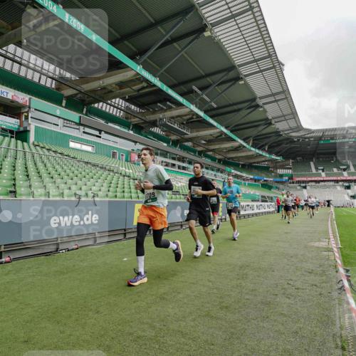 05.10.2025 - 20. swb-Marathon Bremen Michael Burmester http://msf.ph/oto/9232309 05.10.2025 12:53:17 Laufen im Stadion 248, 550, 590, 832, 869, 1164, 1367, 1431, 1538, 1600, 1656, 1667, 1868, 2030, 2050, 2072, 2075, 2288, 3363, 3553, 4132, 4218, 4294, 4573, 4729, 4746, 4805, 4935, 5169, 5425, 5447, 5571, 5579, 5866, 5944, 6492, 6677, 6806, 7255, 7408, 7617, 7905, 7975, 8238, 8297, 8349, 8431, 8462, 8499, 8709, 10338, 615, 793, 1298, 1552, 2595, 3033, 4362, 4914, 5447, 5459, 5561, 5675, 6630, 7277, 7416, 7634, 7773, 8580, 8921, 10338 meine-sportfotos.de