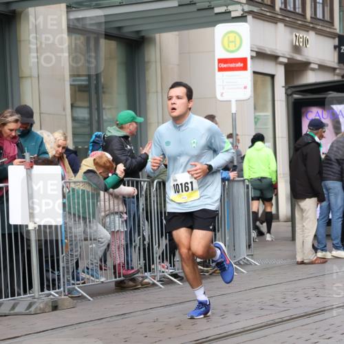 05.10.2025 - 20. swb-Marathon Bremen Strokosch-Dieckow http://msf.ph/oto/9232312 05.10.2025 10:40:30 Ziel 10161, 10229, 10161, 10229 meine-sportfotos.de