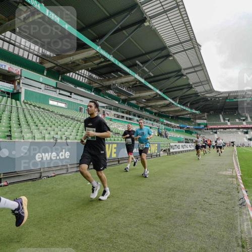 05.10.2025 - 20. swb-Marathon Bremen Michael Burmester http://msf.ph/oto/9232317 05.10.2025 12:53:18 Laufen im Stadion 248, 550, 590, 832, 869, 1164, 1367, 1431, 1538, 1600, 1656, 1667, 1868, 2030, 2050, 2072, 2075, 2288, 3363, 3553, 4132, 4218, 4294, 4573, 4729, 4746, 4805, 4935, 5169, 5425, 5571, 5579, 5866, 5944, 6492, 6677, 6806, 7255, 7408, 7617, 7905, 7975, 8238, 8297, 8349, 8431, 8462, 8499, 8709, 615, 793, 1298, 1552, 4362, 4805, 4914, 5447, 5459, 5561, 5675, 6630, 7277, 7416, 7634, 7773, 8580, 8921, 10338 meine-sportfotos.de