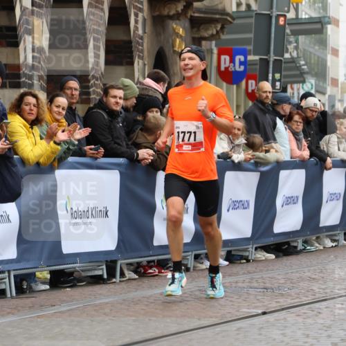 05.10.2025 - 20. swb-Marathon Bremen Strokosch-Dieckow http://msf.ph/oto/9232357 05.10.2025 12:31:47 Ziel 1771 meine-sportfotos.de