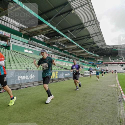 05.10.2025 - 20. swb-Marathon Bremen Michael Burmester http://msf.ph/oto/9232372 05.10.2025 12:53:25 Laufen im Stadion 248, 550, 590, 832, 869, 1009, 1164, 1367, 1538, 1600, 1656, 1667, 1868, 2030, 2050, 2072, 2075, 2250, 2288, 3363, 3553, 4132, 4218, 4294, 4573, 4729, 4746, 4935, 5169, 5425, 5571, 5579, 5866, 5944, 6492, 6806, 7255, 7408, 7617, 7905, 8238, 8297, 8431, 8462, 8499, 8709, 615, 793, 1298, 1431, 4805, 4914, 4935, 5447, 5561, 6630, 6677, 7277, 7416, 7634, 7773, 7975, 8349, 8580, 8921, 10338 meine-sportfotos.de