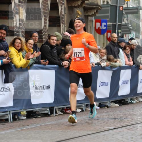 05.10.2025 - 20. swb-Marathon Bremen Strokosch-Dieckow http://msf.ph/oto/9232383 05.10.2025 12:31:47 Ziel 1771 meine-sportfotos.de