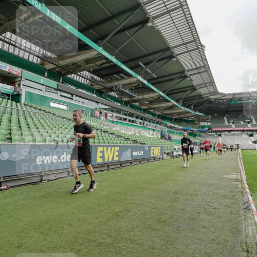 05.10.2025 - 20. swb-Marathon Bremen Michael Burmester http://msf.ph/oto/9232422 05.10.2025 12:53:32 Laufen im Stadion 89, 248, 368, 458, 496, 832, 869, 1009, 1020, 1164, 1367, 1428, 1460, 1489, 1538, 1656, 1667, 1868, 1943, 2030, 2050, 2072, 2075, 2250, 2288, 2871, 3363, 3553, 4132, 4294, 4573, 4729, 5169, 5425, 5571, 5576, 5579, 5866, 5944, 6348, 6492, 6806, 7255, 7408, 7617, 7835, 7905, 8238, 8462, 8499, 8709, 550, 590, 615, 793, 1431, 1600, 4218, 4746, 4805, 4914, 4935, 5447, 6630, 6677, 7277, 7416, 7773, 7975, 8297, 8349, 8431, 8921, 10338 meine-sportfotos.de
