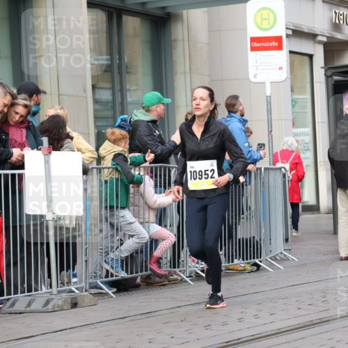 05.10.2025 - 20. swb-Marathon Bremen Strokosch-Dieckow http://msf.ph/oto/9232434 05.10.2025 10:40:51 Ziel 9262, 10606, 10952, 11069, 11086, 9262, 10606, 10952, 11069, 11086 meine-sportfotos.de