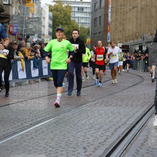 05.10.2025 - 20. swb-Marathon Bremen Strokosch-Dieckow http://msf.ph/oto/9232458 05.10.2025 10:53:12 Ziel 9449, 9703, 9834, 9956, 10242, 10349, 10460, 10466, 10806, 10958, 10993, 11175, 11377, 11510, 11512 meine-sportfotos.de
