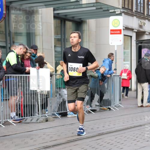 05.10.2025 - 20. swb-Marathon Bremen Strokosch-Dieckow http://msf.ph/oto/9232472 05.10.2025 10:40:52 Ziel 9262, 10606, 10952, 11069, 11086, 9262, 10606, 10952, 11069, 11086 meine-sportfotos.de